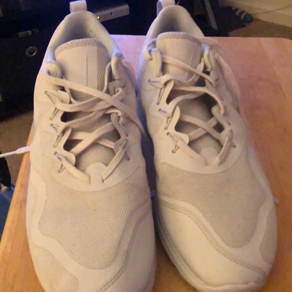 Nike AirMax - Picture 2 of 3